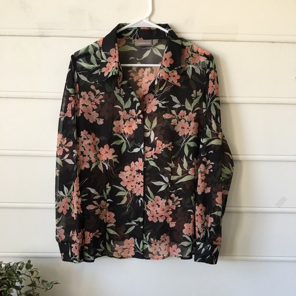croft & barrow Tops - ❤️ Croft & barrow beautiful flower blouse